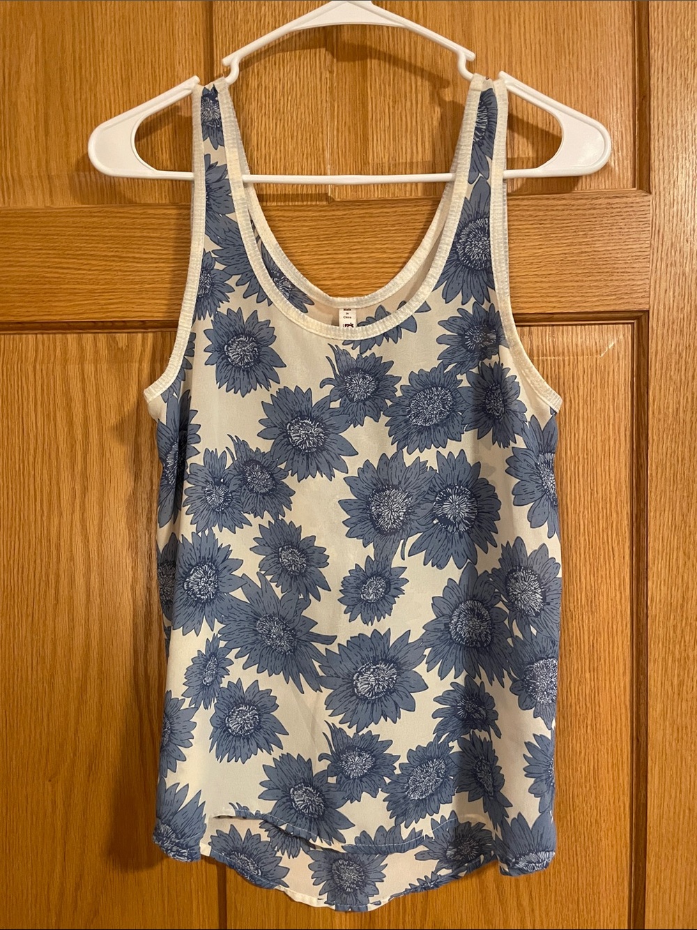 Mudd Blue Floral Scoop Neck Tank